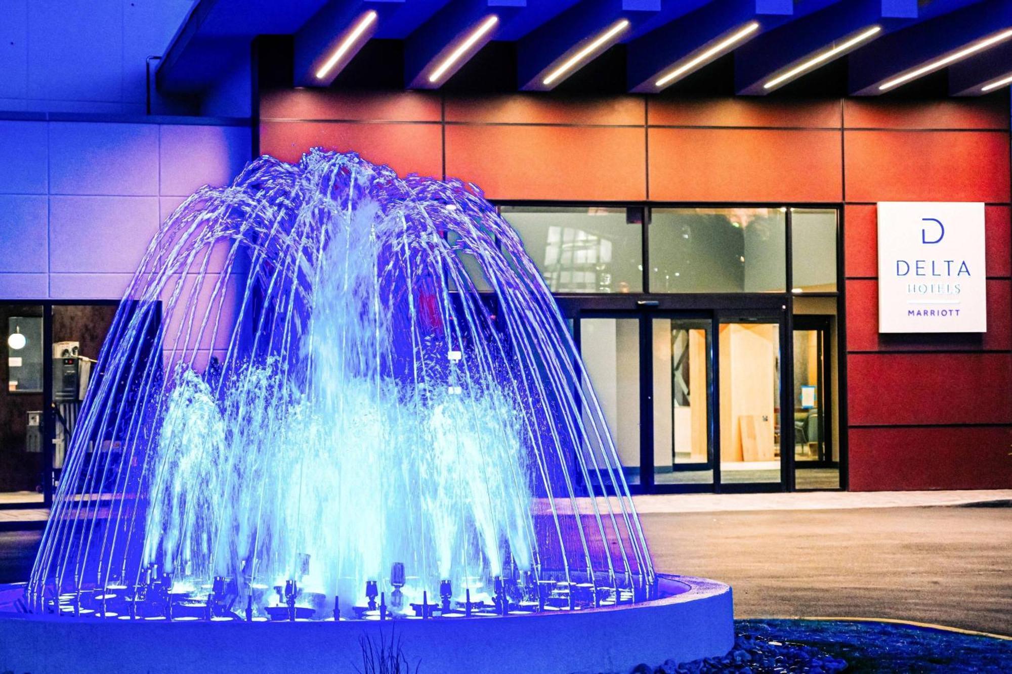 Delta Hotels By Marriott Cincinnati Sharonville Exterior photo